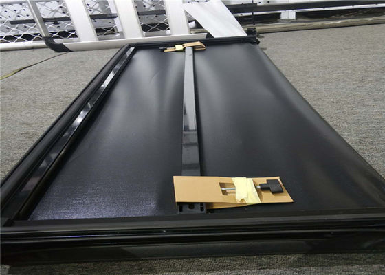 Cubierta de cama triple suave del Tonneau del PVC 12 meses de garantía para Toyota Hulix Revo