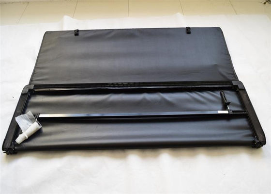 Cubierta de cama triple suave del Tonneau del PVC 12 meses de garantía para Toyota Hulix Revo