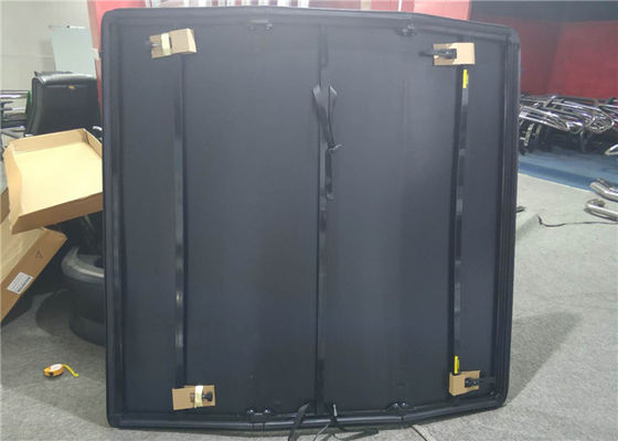 Cubierta de cama triple suave del Tonneau del PVC 12 meses de garantía para Toyota Hulix Revo