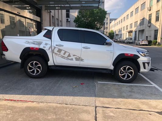 Llamaradas de la defensa del camión para Toyota Hilux Revo 2016-2019 y 2021