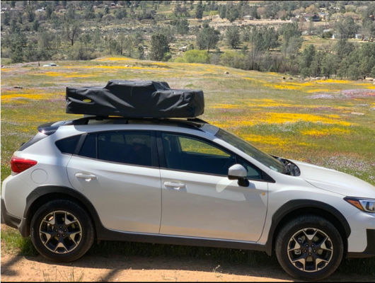coche Shell Rooftop Roof Top Tent suave de Suv del viaje de aluminio impermeable de la tela que acampa 4x4 con el tragaluz