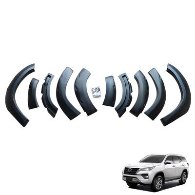 La defensa de Toyota FORTUNER señala por medio de luces llamarada auto de la defensa modificó 4x4 para requisitos particulares escoge encima de los accesorios del coche