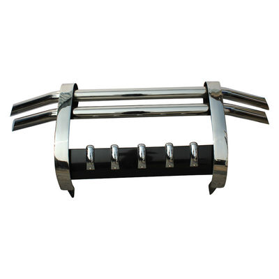 Front Bumper For Fortuner Pick de acero inoxidable plateado encima del camión